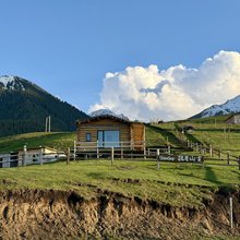 琼库什台抚月山舍
