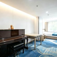 万港酒店(大连中山广场店)