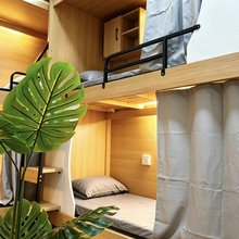 同路人纯男青旅(江汉路步行街店)