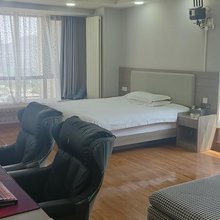 乐栖电竞酒店(西安大明宫万达余家寨地铁站店)