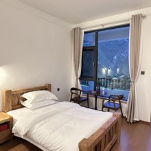 山对门小居民宿(虎跳峡店)