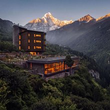 云顶望山丨半山月舍(四姑娘山长青山寨观景平台店)