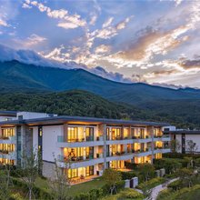 大理半山艾迪·瑞贝庭公寓酒店
