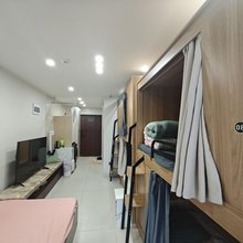 背包熊男生宿舍