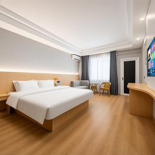 金港大酒店(玉林中药港大润发店)