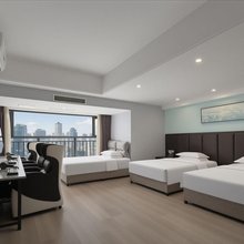 喆霆电竞民宿(双流国际机场北京华联空港购物中心店)
