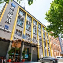 亚际酒店(武汉欢乐谷店)