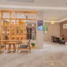 荔波兴源酒店(美食街店)