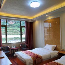 碌曲花涧酒店