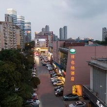 维也纳酒店(苏州东方之门金鸡湖店)