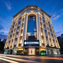 LongRiver|长之江·主题设计师酒店(汕头高铁站珠江路美食街店)
