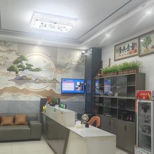 富宁华跃主题酒店