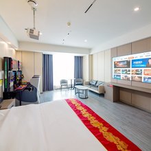 游良电竞酒店(南充不夜城店)