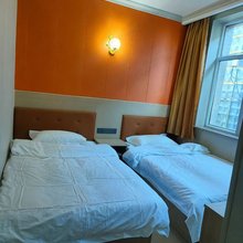 乌拉盖管理区启晨旅店