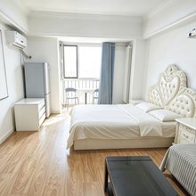 风栖里公寓(长春火车站宽城万达店)