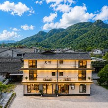 曼听·山景露台·影音美宿(洪雅柳江古镇店)