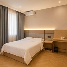 红樱桃快捷宾馆(廊坊龙河中央公园富士康工业园店)