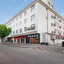 鑫盈宾馆(武汉梅苑小区地铁站武昌火车站店)