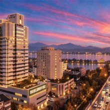博客街区青年酒店(杭州西湖湖滨龙翔桥地铁站店)