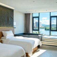 辞晚私汤温泉民宿(弥勒湖泉生态园店)