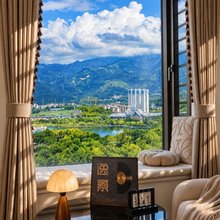瑞丽逸景美宿(弄莫湖公园店)