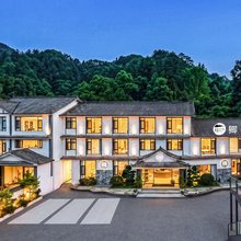 卿客山居·茶山云境·观景美学酒店(普洱思茅区梅子湖湿地公园店)