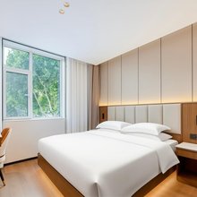 轻住·悦享酒店(潍坊火车站泰华城店)