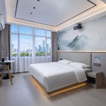 铂菲智享酒店(岳阳大道步步高广场店)