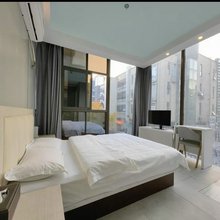 爱丽丝宾馆(芜湖中央城店)
