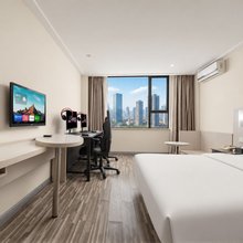 嗨乐途电竞酒店(南宁站广西大学店)