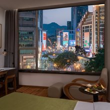 宾顿朗逸酒店(重庆解放碑洪崖洞店)