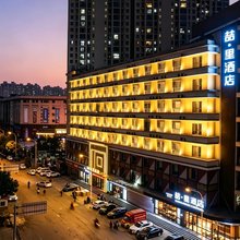 喆里酒店(武汉白沙洲烽火村地铁站店)