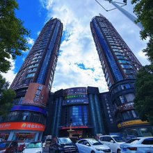 昱兴投影公寓(岳阳天伦城步行街大润发店)