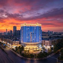 万纳夏圆酒店(观山湖阅山湖公园地铁站店)