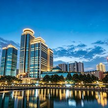 墨隐·城市绿洲酒店(青云市集甲秀楼店)