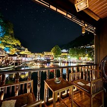 凤凰聚龙苑吊脚楼民宿