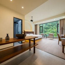 卧龙山里老土民宿