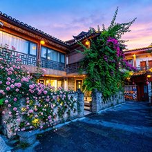 十二城·庭院邻瀑网红美宿(芙蓉镇景区大瀑布店)