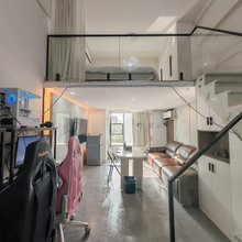 创意·精选电竞Loft影院民宿(高新大道地铁站万象汇店)