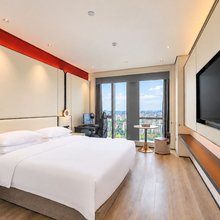 美娱·漫峰电竞酒店(杭州中大银泰桃源街地铁站店)