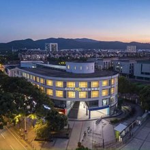 艺选安來酒店(苏州科技大学石湖校区学府路店)