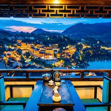十二城·观夜景江景网红美宿(芙蓉镇大瀑布店)