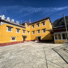 雅江圣居民宿