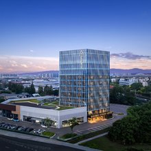 宁波江北孔浦地铁站亚朵酒店