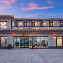 金泉小筑·双泳池亲子别院(霍尔果斯站店)