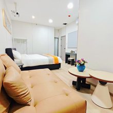 拾渝居民宿(重庆解放碑步行街洪崖洞店)
