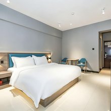 东庭观影酒店(郑州龙子湖高校区高铁东站店)