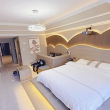 星际公寓(哈西万达广场店)
