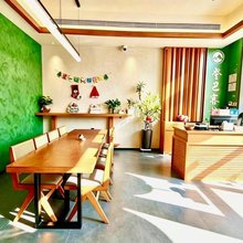 登巴客栈(汇金路地铁站店)