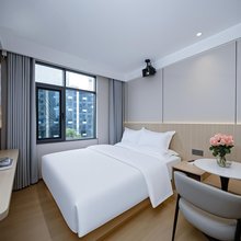 金豪智影酒店(珥季路地铁站店)